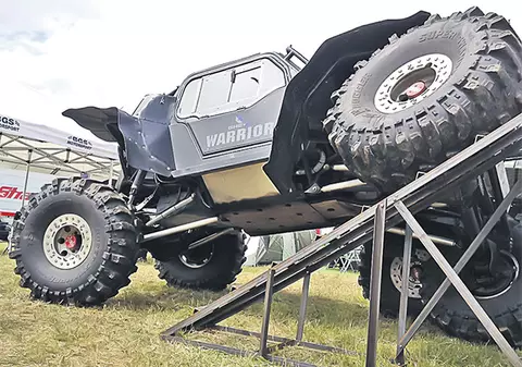 Înaintea concursului, piloţii care participă la Raliul Sibiului s-au dat cu nişte «bestii» pe patru roţi!