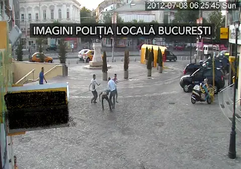 VIDEO | Bătaie ca în filme în Capitală. Pumni, picioare şi cuţite în Centrul Istoric 