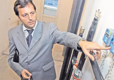 Te-ai mutat în casă nouă? Află ce trebuie să faci ca să nu rămâi fără curent, apă şi gaze