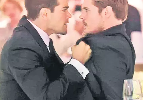 Război între tinerii din «Dallas»