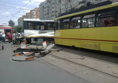 Ancheta RATB: Vatmanul e vinovat pentru accidentul de tramvai din Rahova