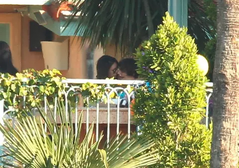 DOVADA DE IUBIRE! Ashton Kutcher şi Mila Kunis, în ipostaze intime | FOTO