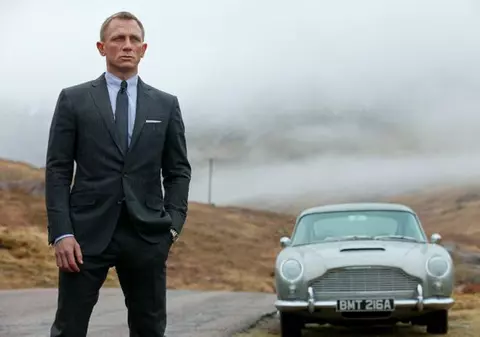 James Bond revine la dragostea dintâi, Aston Martin DB5
