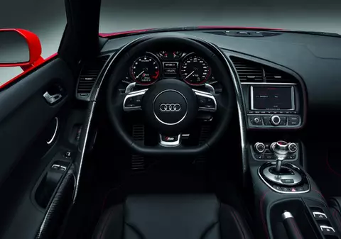 Facelift discret pentru supercarul Audi R8