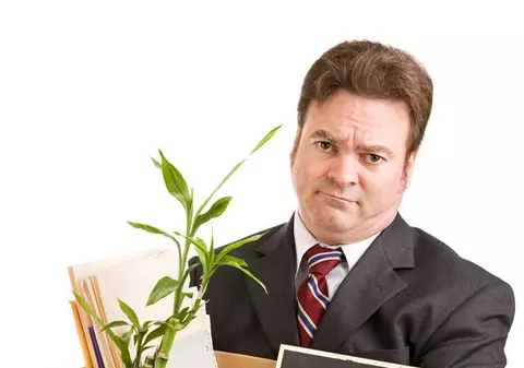 Peste 6.000 de români tremură de teama concedierii!