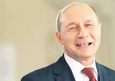 BĂSESCU, PRIMELE DECLARAŢII DIN CAMPANIE "Trebuie să mă schimbe cinstit, fără să-mi deformeze şansa, minimă, atât cât o am"