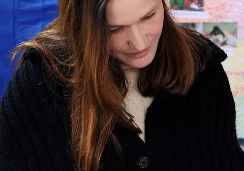 Carla Bruni dezminte: "Nu sunt însărcinată"