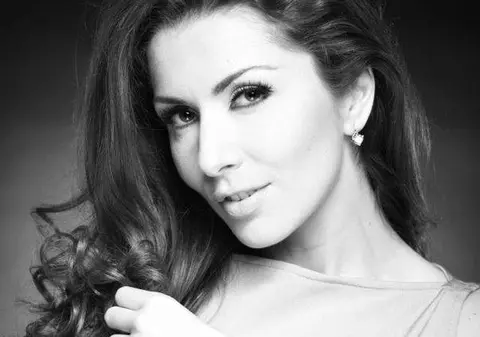 Carmen Brumă se hidratează cu apă de castraveţi. Uite cum o prepară!