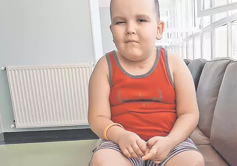 Mihnea aşteaptă salvarea din străinătate