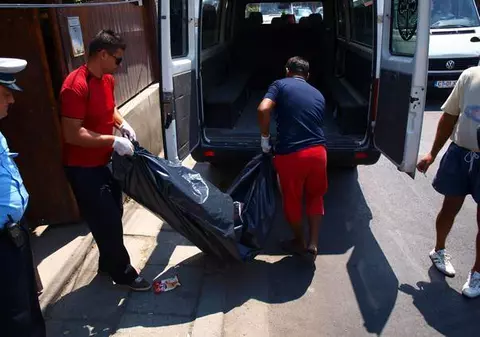 Dublă crimă în Iaşi! Doi bătrâni în vârstă de 70 şi 72 de ani, găsiţi morţi, având leziuni pe tot corpul