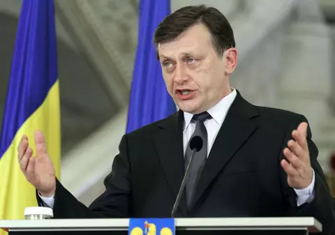 CRIN ÎL LOVEŞTE ÎN PLIN pe BĂSESCU! Preşedintele interimar îi TAIE FIRUL SCURT de la sediul de campanie