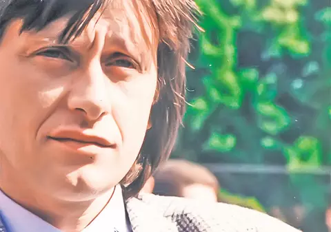 Crin Antonescu s-ar putea face profesor de istorie cu un salariu de 200 de euro!