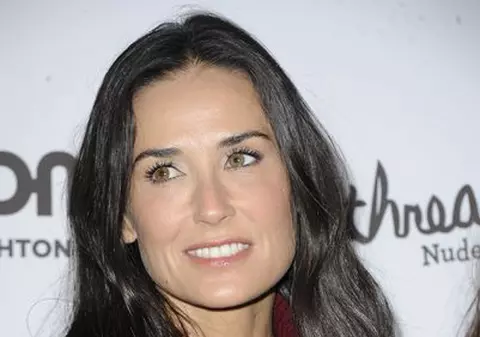 Demi Moore nu mai vorbeşte cu fiicele sale din cauza lui Ashton Kutcher