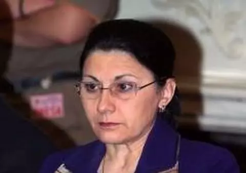 Ecaterina Andronescu, probleme cu pronunția la jurământul de învestitură