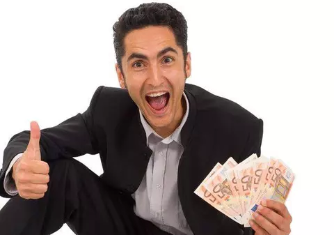 EURO nu se mai oprește din creștere. Cursul a ajuns la 4,5651 lei