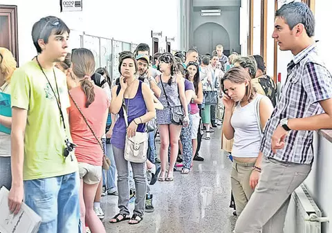 Vrei să devii student? Ai grijă la specializările neacreditate 