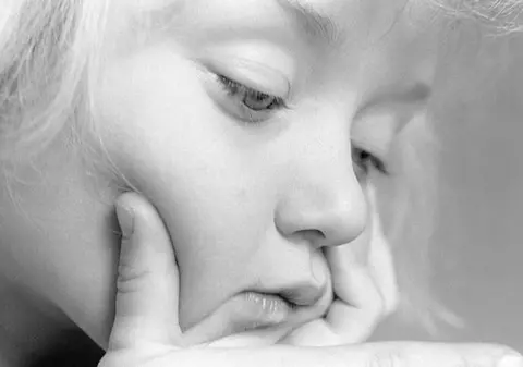 Uluitor! O copilă de șase ani s-a trezit din comă cu o personalitate diferită 