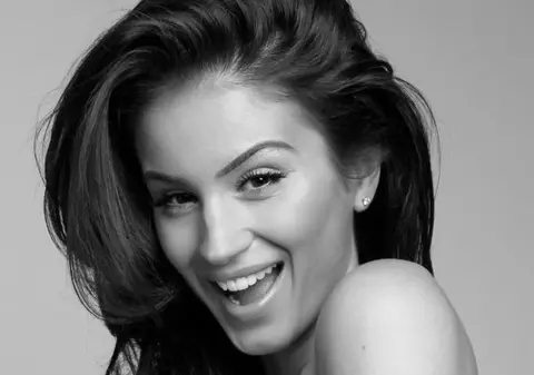 Geanina Ilieş: "Aveam 16 ani când m-am sărutat prima dată"