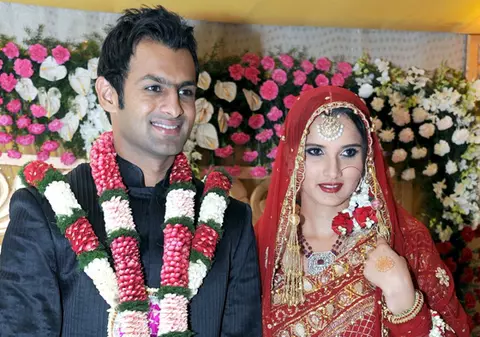 Decizie aberantă! O localitate din India a INTERZIS căsătoriile din dragoste!