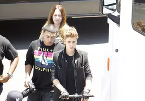 Ce adidaşi de cocalar are Justin Bieber! | FOTO