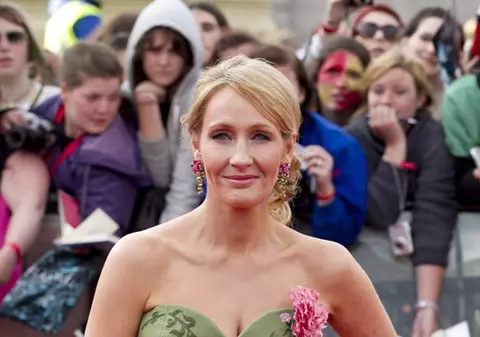 Extravaganţe de vedetă! Autoarea seriei "Harry Potter" dă 200.000 de dolari pe două căsuţe de jucărie!