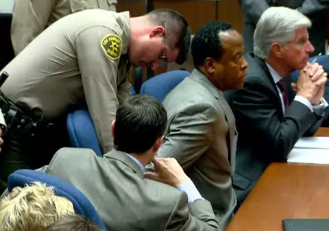 A fost condamnat la 4 ani pentru moartea lui Michael Jackson, dar nu e mulţumit! Medicul artistului face apel!