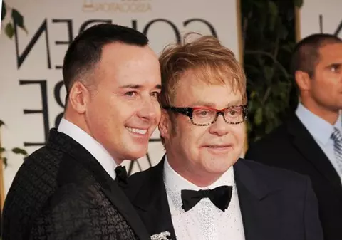 Sir Elton John va deveni tată pentru a doua oară. Va folosi aceeaşi metodă ca şi la apariţia primului copil!