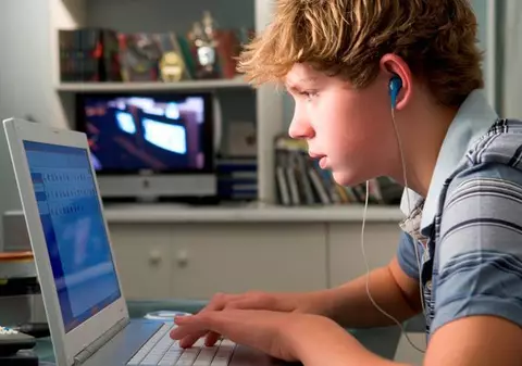 Internetul din România, sub media europeană! Tu cât timp petreci online?