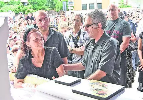 Ion Manole, la mormântul fiicei de ziua lui: ”Iartă-mă fetița mea, nu pot veni după tine!”