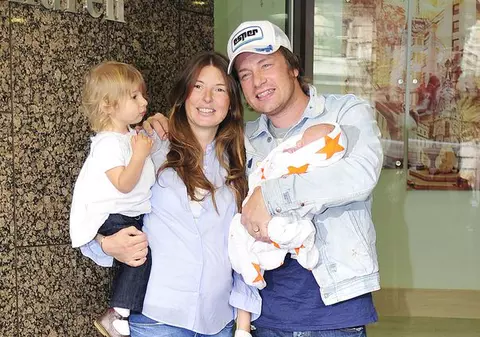Jamie Oliver, controlat la sânge de soție: ”Îi verific email-ul, telefonul, contul de Twitter, tot”