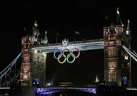 O judoka saudită, autorizată să lupte cu vălul islamic pe cap  