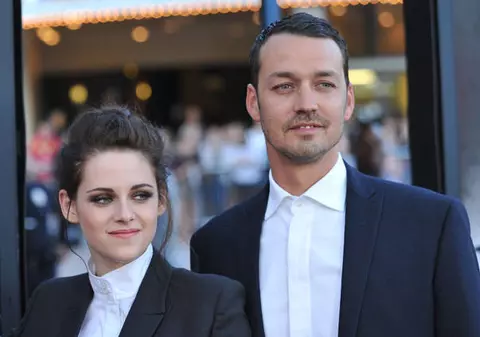 Aşa arată BĂRBATUL cu care Kristen Stewart l-a înşelat pe Robert Pattinson! | FOTO