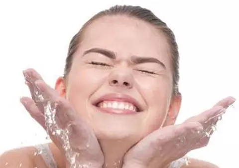 PIELE FRUMOASĂ ŞI SĂNĂTOASĂ