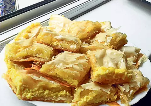 PLĂCINTĂ CU BRÂNZĂ DULCE 