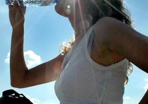 Vreme caniculară și ploi slabe cantitativ. Vezi prognoza meteo pe următoarele două săptămâni!