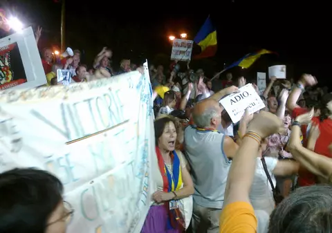 REFERENDUM 2012 | Proteste anti-Băsescu la Universitate şi Cotroceni