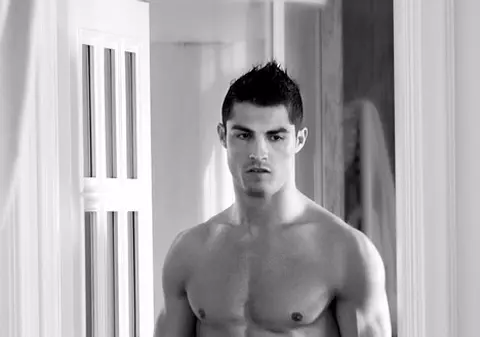 3.000 de abdomene sunt un mizilic pentru el! Uite ce face Cristiano Ronaldo pentru a arăta PERFECT! 