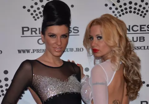 Simona Traşcă şi Cristina Roman PÂRJOLESC NISIPUL... în centrul Bucureştiului