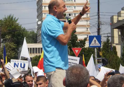 BĂTAIE la mitingul pro-Băsescu, organizat la Iaşi