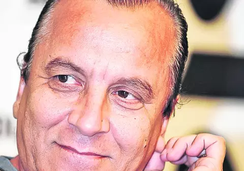 Toboşarul Nelu Dumitrescu e foc şi pară pe Cristi Minculescu, solistul trupei Iris, care a decis să renunţe la cariera muzicală: «Ne-a lăsat baltă!»