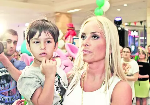 Vica, să nu-ţi bubuie silicoanele!