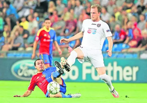 I-auzi una bună: elveţienii de la Basel s-au minunat de prima de 70.000 € de om promisă de şefii CFR-ului, în condiţiile în care ei vor încasa cel mult 10.000 € de căciulă