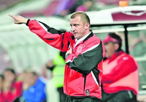 Deşi ameninţă cu demisia, antrenorul Dorinel Munteanu cere bani pentru a se despărţi de Oţelul