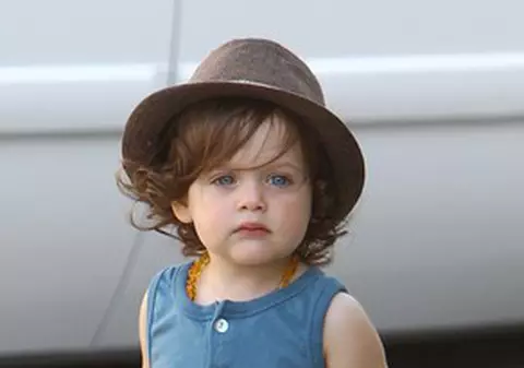 Nu are nici 2 ani, dar DĂ TONUL ÎN MODĂ! Vezi cine este minunăţia de copil a cărui apariţie este urmărită de toată presa! FOTO