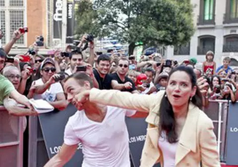 Fotografia care DĂRÂMĂ TOATE MITURILE! Van Damme, lovit în plină figură de NEVASTĂ! FOTO