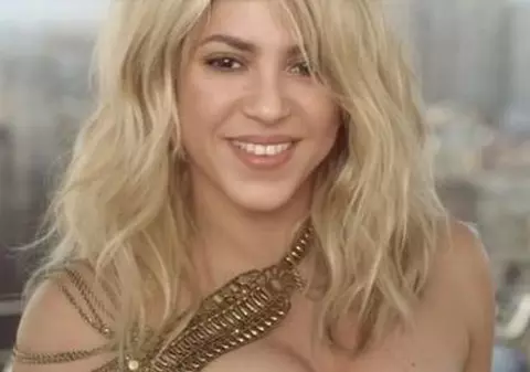 Uau, ce decolteu! Shakira și-a pus silicoane? | FOTO