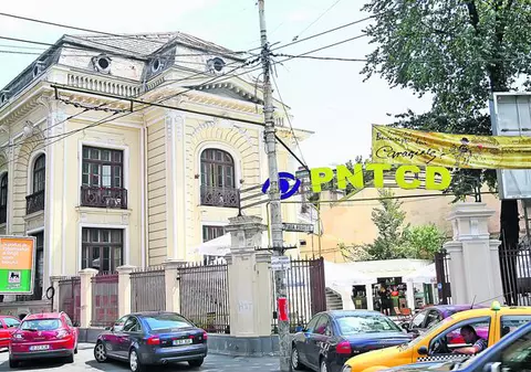 Sediul PNŢCD s-a transformat în cârciumă