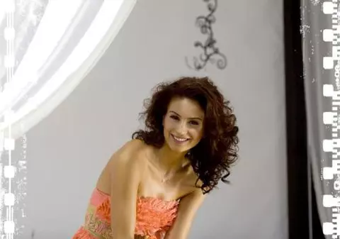 Geanina Varga şi-a descoperit o nouă pasiune NEOBIŞNUITĂ! Adoră cărţile cu VAMPIRI! 