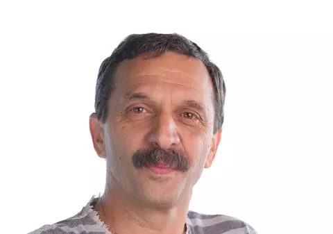 Radu Gabriel, în vacanţă la Paris cu familia!
