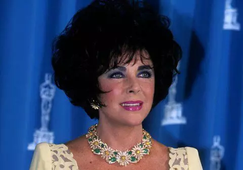 DETALII TERIFIANTE! Imaginea lui Elizabeth Taylor, distrusă de copiii ei